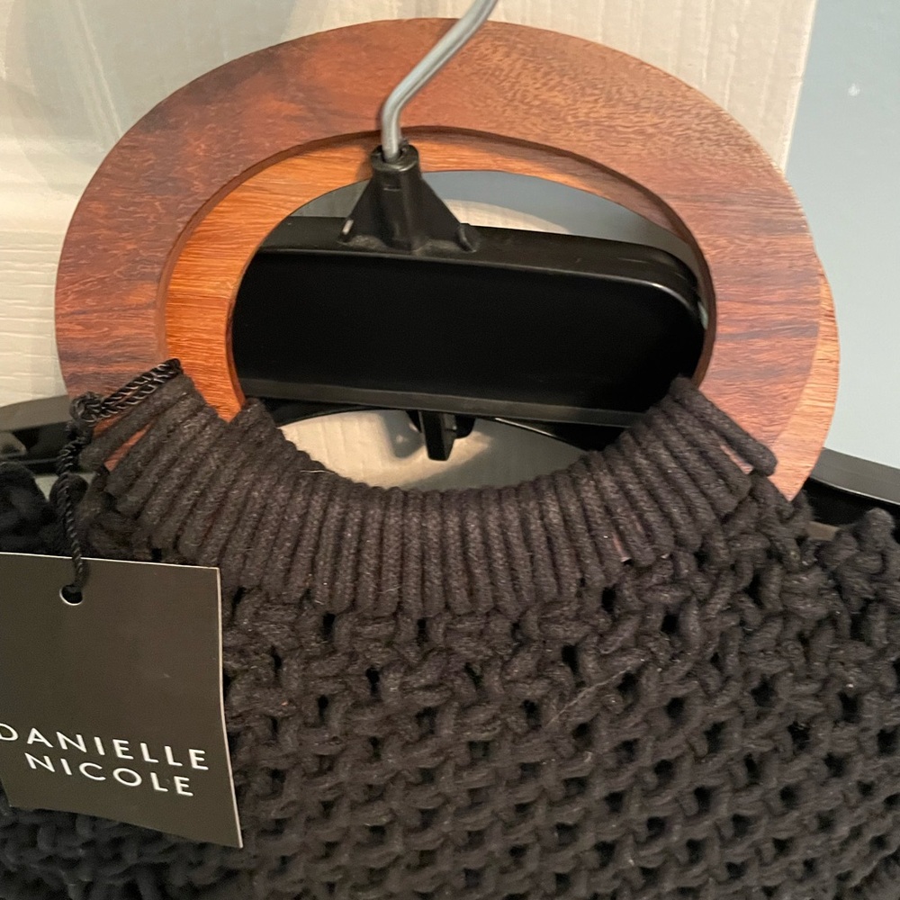 NWT Danielle Nicole. Lack weave bag, purse with wooden handles and strap - Picture 7 of 9